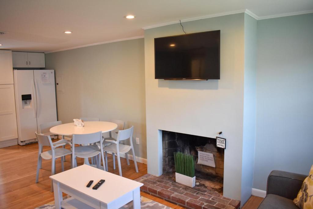Seaside Serenity, Just A Block /0.1 Mile Away From The Beach Yarmouth Port المظهر الخارجي الصورة