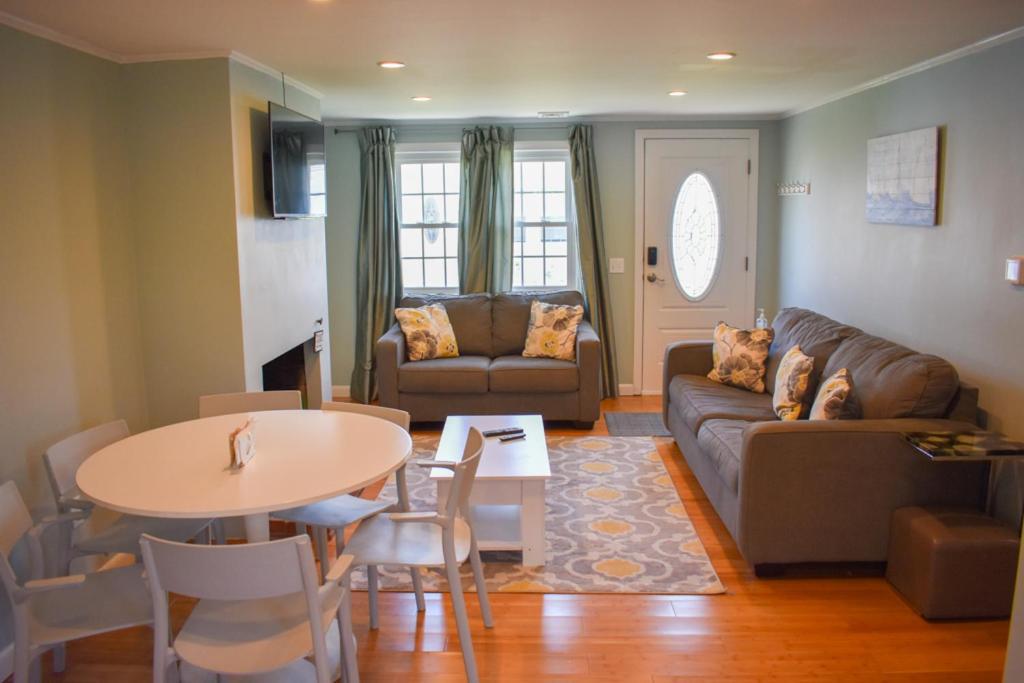 Seaside Serenity, Just A Block /0.1 Mile Away From The Beach Yarmouth Port المظهر الخارجي الصورة