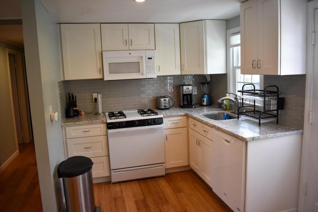 Seaside Serenity, Just A Block /0.1 Mile Away From The Beach Yarmouth Port المظهر الخارجي الصورة